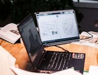 Magnetic Mobile Laptop Displays Image 6