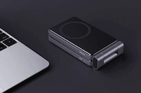 Magnetic Dock-Style Smartphone Batteries Image 3
