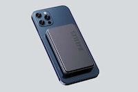 Magnetic Dock-Style Smartphone Batteries Image 6