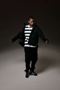 Musician-Modelled Spring Fashion Image 3