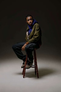 Musician-Modelled Spring Fashion Image 4