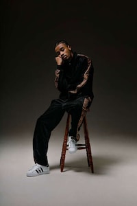 Musician-Modelled Spring Fashion Image 5