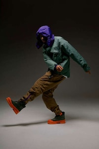 Musician-Modelled Spring Fashion Image 8
