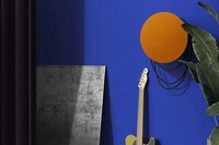 Minimalist Instrument-Holding Amplifiers Image 4