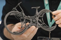 Futuristic Single-Wheel Bicycles Image 5