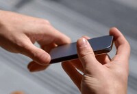 Ultra-Slim Magnetic Smartphone Wallets Image 7