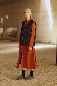 Chic Eco-Friendly Spring Fashion Image 3