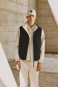 Chic Eco-Friendly Spring Fashion Image 4