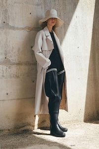 Chic Eco-Friendly Spring Fashion Image 6
