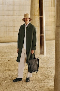 Chic Eco-Friendly Spring Fashion Image 8