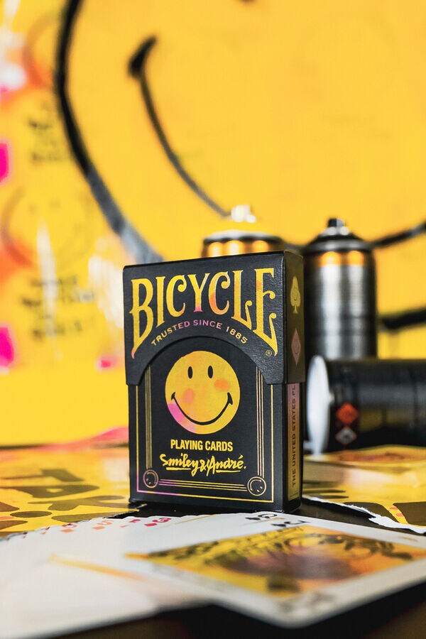 Smiley-Themed Collectors Cards