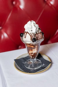 Better-for-You Brownie Sundaes Image 1