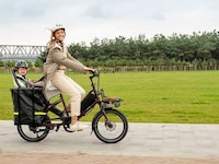 Compact Cargo-Ready Electric Bikes Image 3