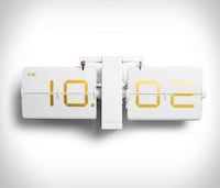 Barebones Retro-Inspired Clocks Image 4
