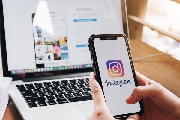 NFT-Integrated Social Medias