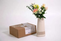 Speaker-Equipped Flower Vases Image 6