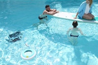 Cordless Wall-Climbing Pool Cleaners Image 2