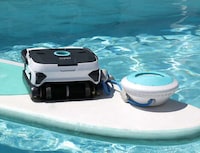 Cordless Wall-Climbing Pool Cleaners Image 4