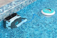 Cordless Wall-Climbing Pool Cleaners Image 5