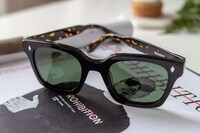 Cannabis-Branded Sunglasses Image 6