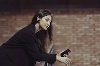 Ambient Noise-Filtering Wireless Earphones Image 3