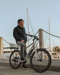 Versatile Urban E-Bikes Image 3