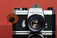 Convenient Camera Keychain Grips Image 2