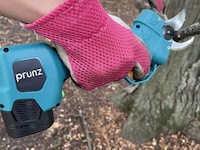 Powered Gardening Shear Tools Image 2