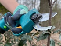 Powered Gardening Shear Tools Image 3