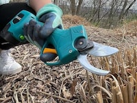 Powered Gardening Shear Tools Image 4