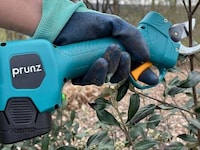 Powered Gardening Shear Tools Image 5