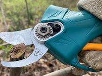 Powered Gardening Shear Tools Image 6