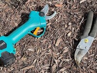 Powered Gardening Shear Tools Image 7