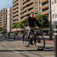 Range-Roving Lightweight E-Bikes Image 3