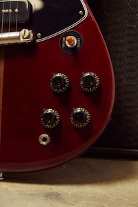 Nostalgic Limited-Edition Guitars Image 4