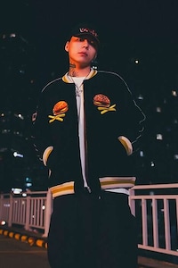 Burger-Themed Korean Streetwear Image 3