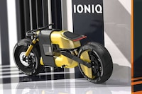 Electric Cafe Racer Concepts Image 6