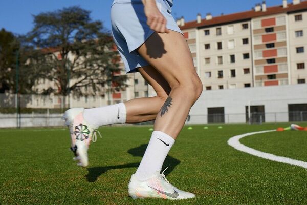 ON FEET : Nike Mercurial Vapor 13 Elite FG Flash Crimson 