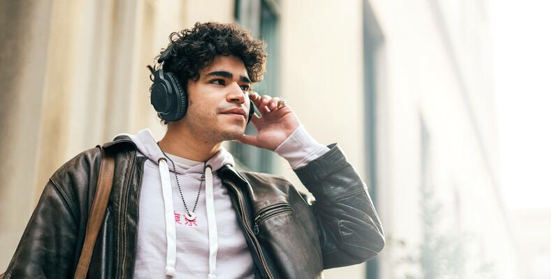 Rapid-Charging Wireless Headphones