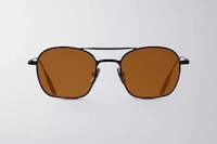 Retro-Chic Sunglasses Image 3