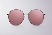 Retro-Chic Sunglasses Image 5