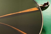 Retro-Chic Sunglasses Image 8