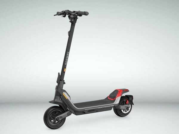 Comfort-Focused Electric Commuter Scooters Image 2