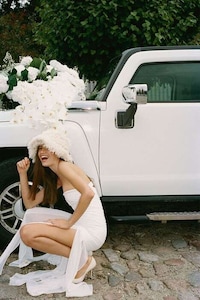 90s-Inspired Wedding Gowns Image 4