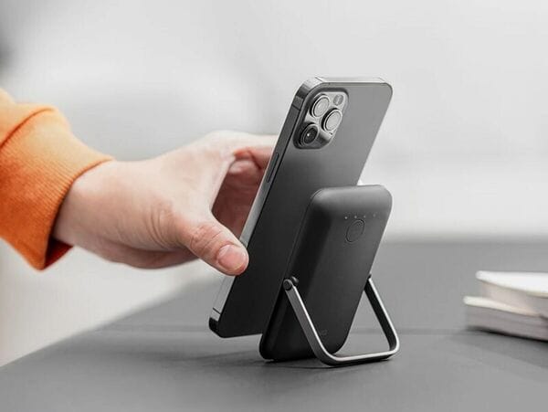 Magnetic Device-Displaying Chargers