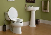 Supportive Senior Bathroom Accessories Image 1