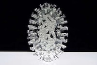 Scientifically-Accurate Glass Sculptures Image 4