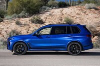 Tech-Packed Triple-Row SUVs Image 3