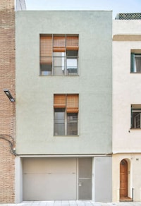 Compact White-Painted Modern Homes Image 2