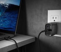 Fast-Charging Power Adapters Image 2
